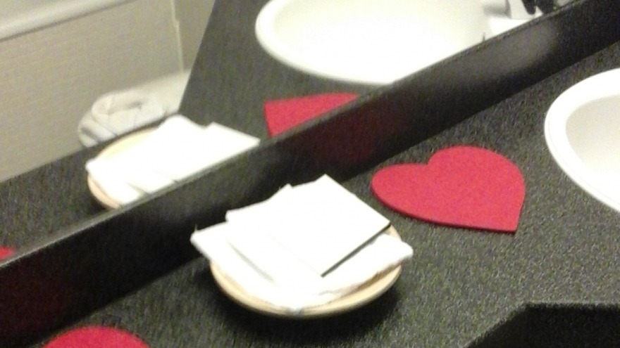 Herzdekoration im Badezimmer Herzdekoration im Badezimmer